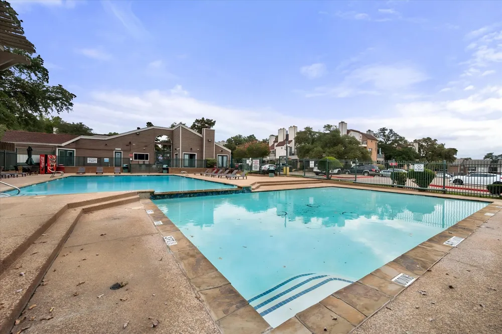 2300 Bamboo Drive #N102 Arlington, TX 76006