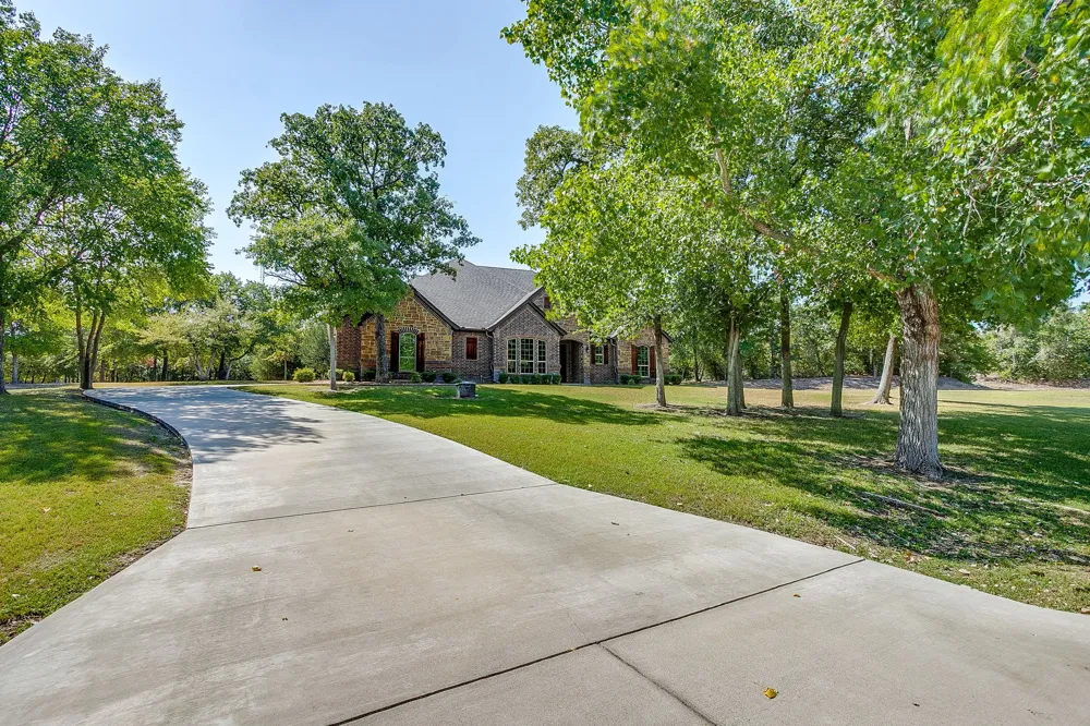 7259 Oak Creeks Court Fort Worth, TX 76135