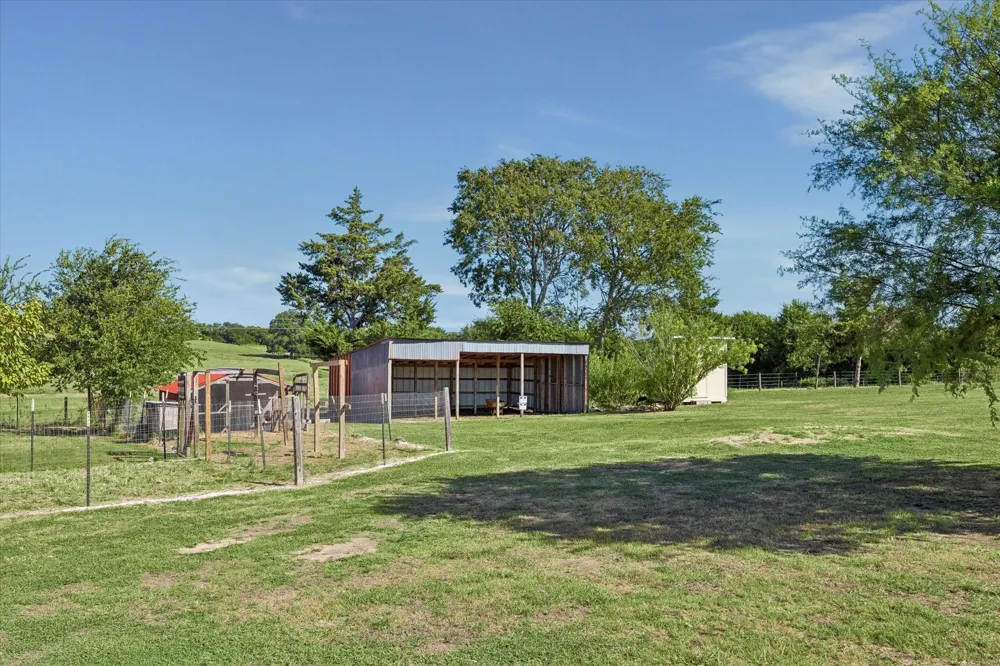 10559 Fm 109 Industry, TX 78944