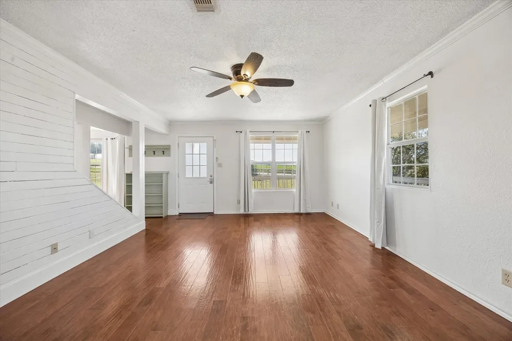 10559 Fm 109 Industry, TX 78944