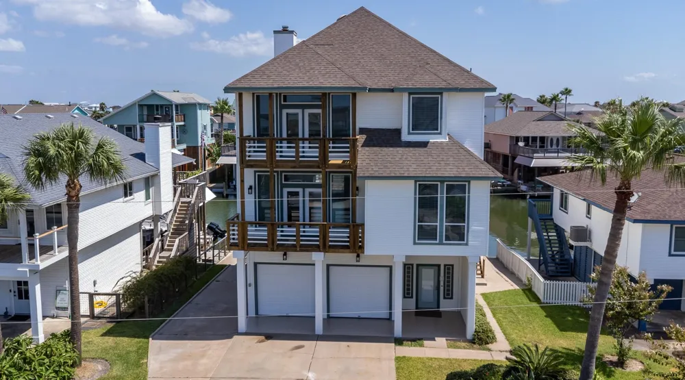 1414 Lotus Drive Tiki Island, TX 77554