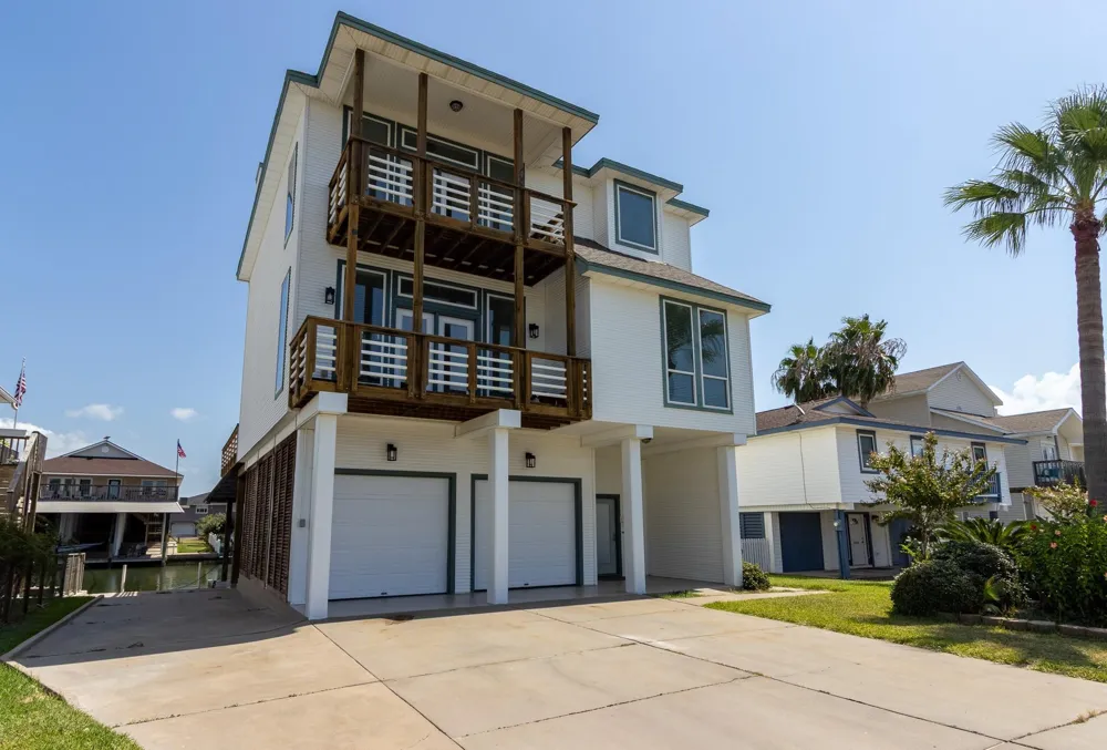 1414 Lotus Drive Tiki Island, TX 77554