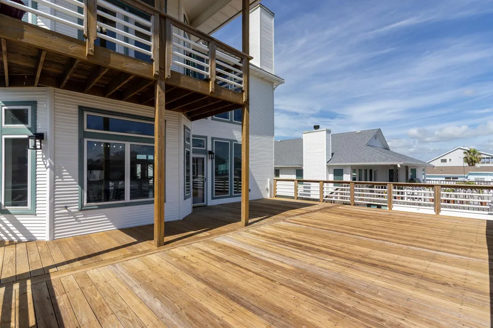 1414 Lotus Drive Tiki Island, TX 77554