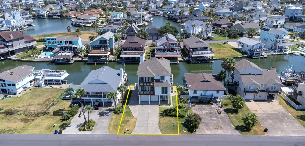 1414 Lotus Drive Tiki Island, TX 77554