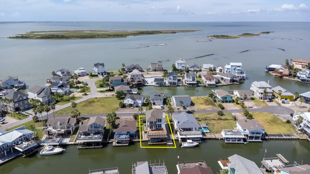 1414 Lotus Drive Tiki Island, TX 77554