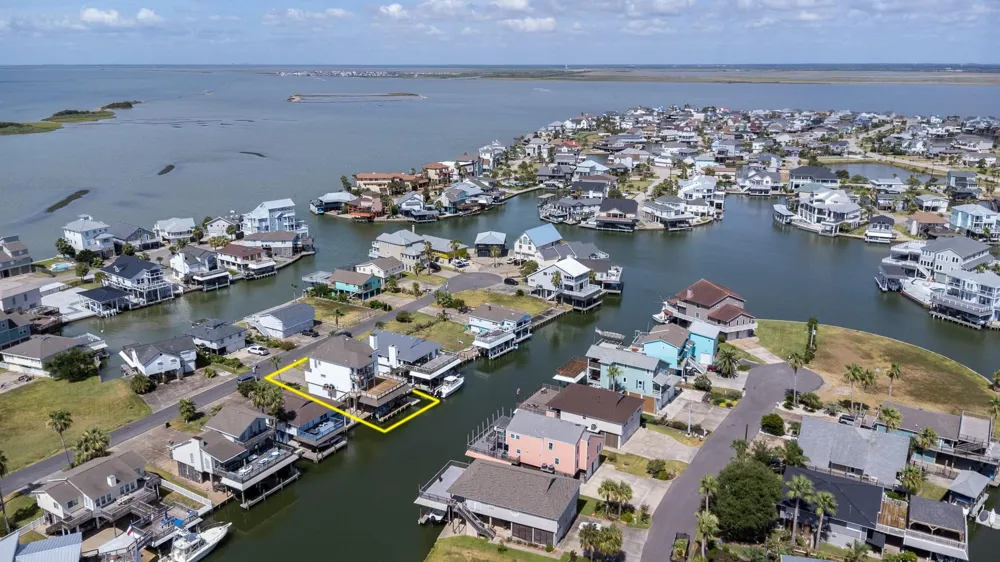 1414 Lotus Drive Tiki Island, TX 77554