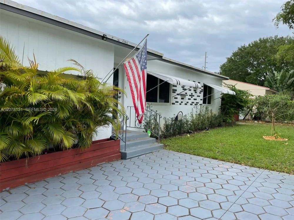 1545 NE 138th St North Miami, FL 33161