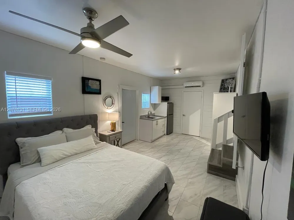 1545 NE 138th St North Miami, FL 33161