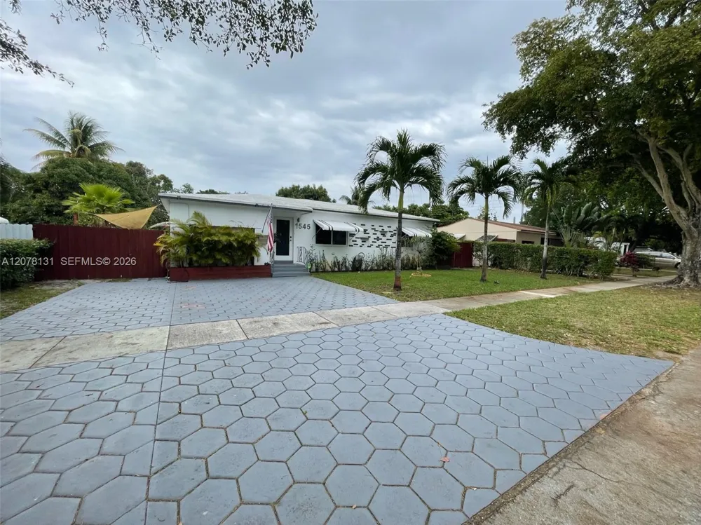 1545 NE 138th St North Miami, FL 33161