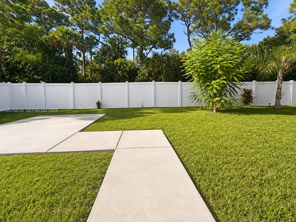 8308 Amalfi Cir Fort Pierce, FL 34951