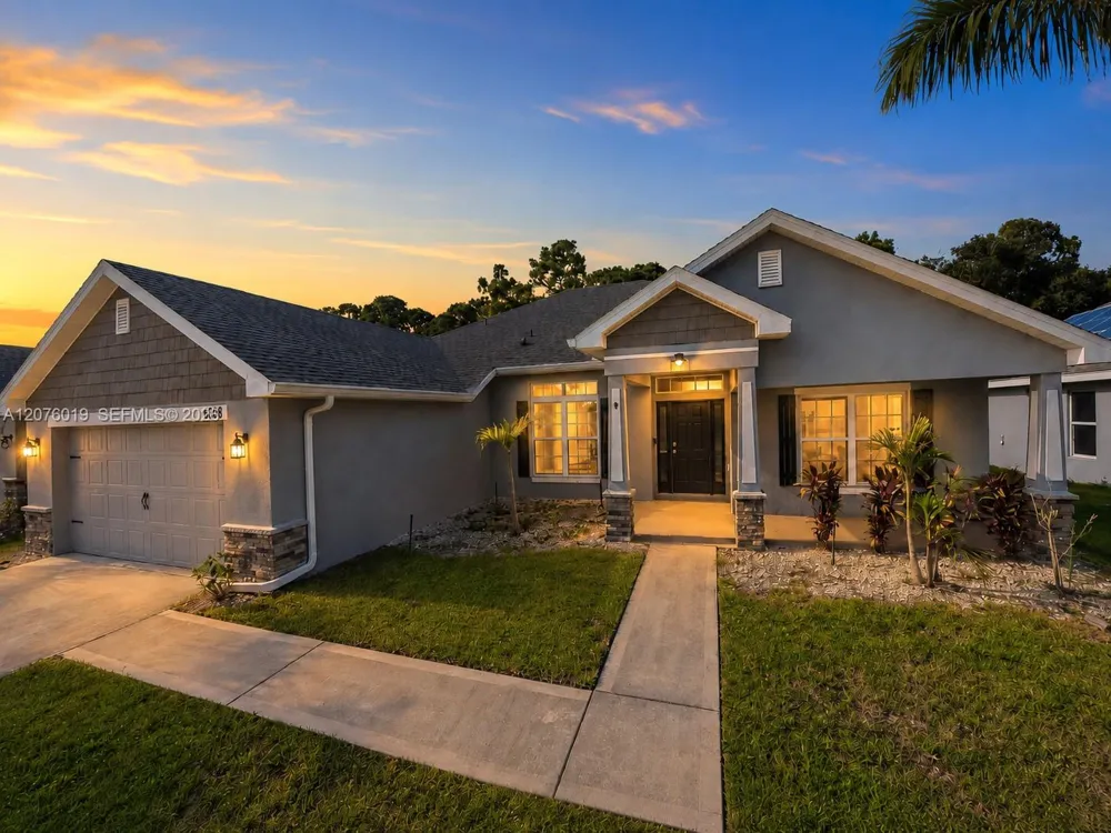 8308 Amalfi Cir Fort Pierce, FL 34951