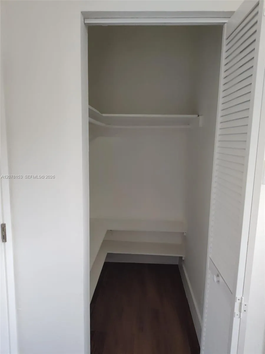 655 Eldron Dr #22 Miami Springs, FL 33166