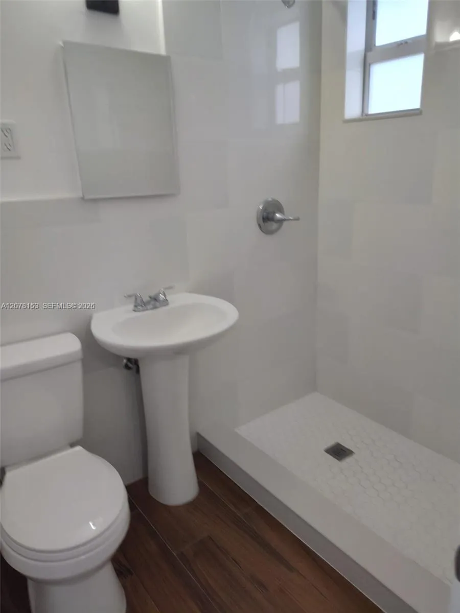 655 Eldron Dr #22 Miami Springs, FL 33166