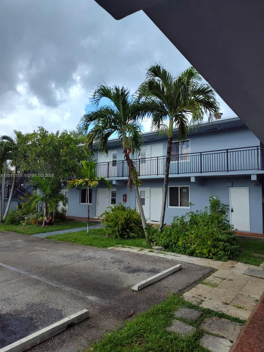 655 Eldron Dr #22 Miami Springs, FL 33166