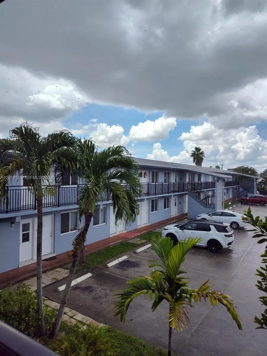 655 Eldron Dr #22 Miami Springs, FL 33166