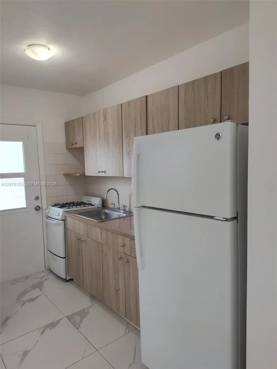 655 Eldron Dr #22 Miami Springs, FL 33166