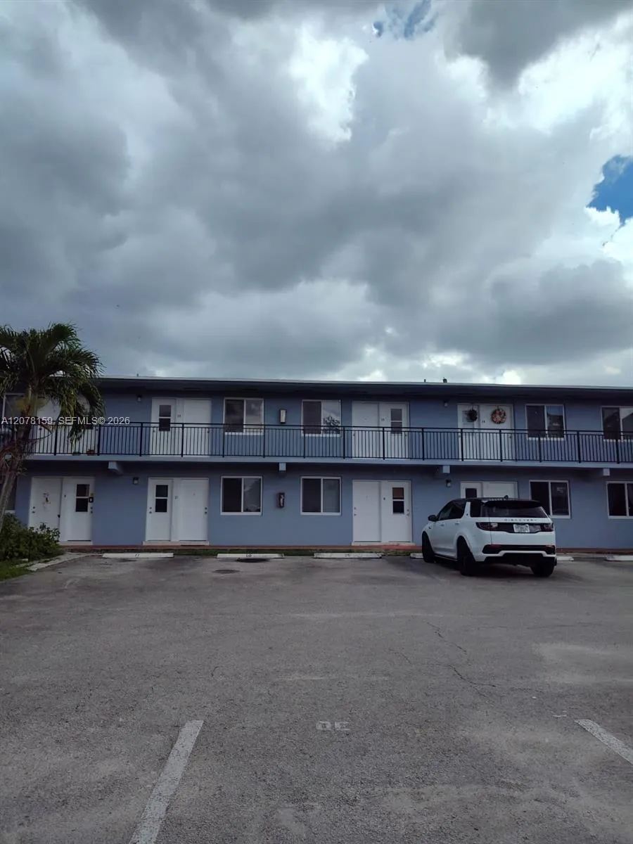 655 Eldron Dr #26 Miami Springs, FL 33166