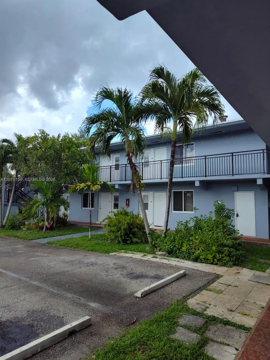 655 Eldron Dr #26 Miami Springs, FL 33166