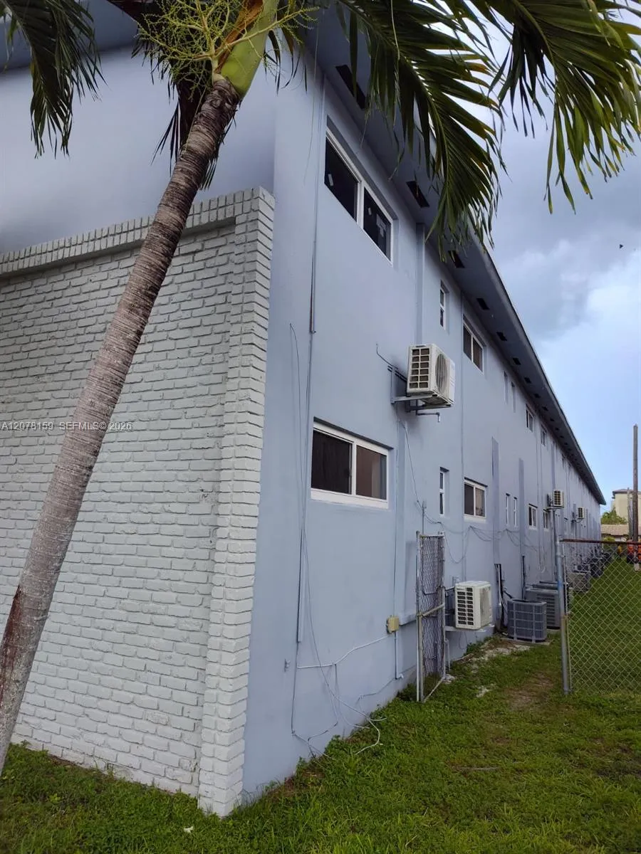 655 Eldron Dr #26 Miami Springs, FL 33166