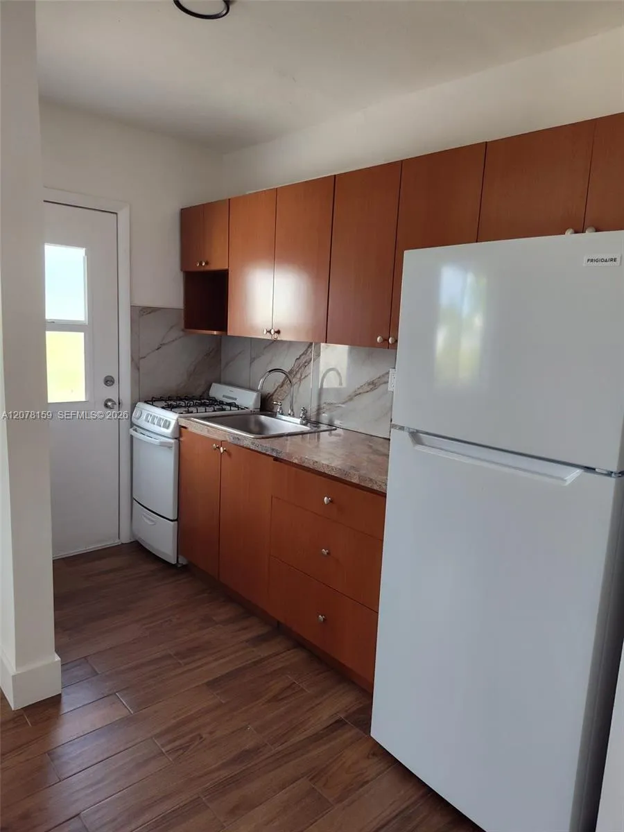 655 Eldron Dr #26 Miami Springs, FL 33166