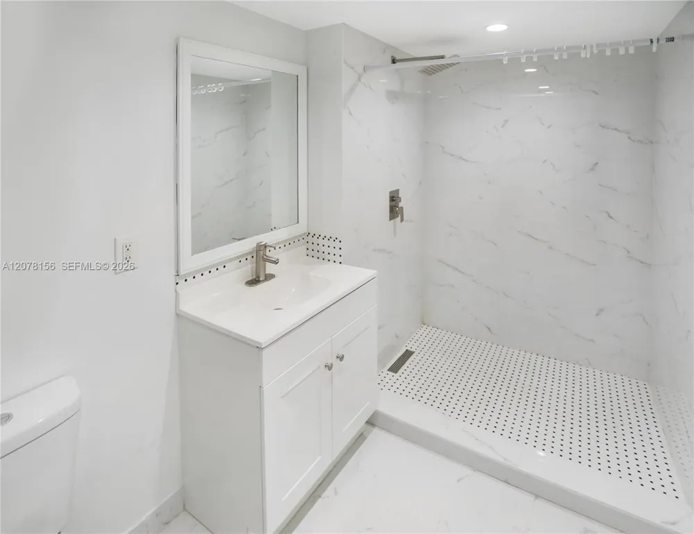 2941 NE 185th St #1305 Miami, FL 33180