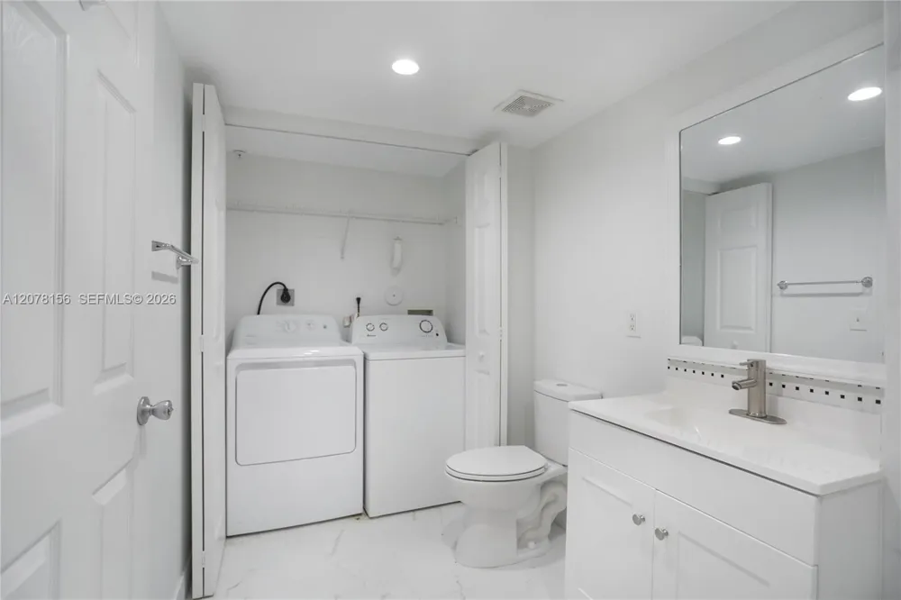 2941 NE 185th St #1305 Miami, FL 33180