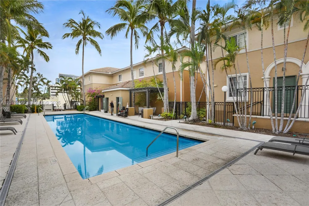 2941 NE 185th St #1305 Miami, FL 33180