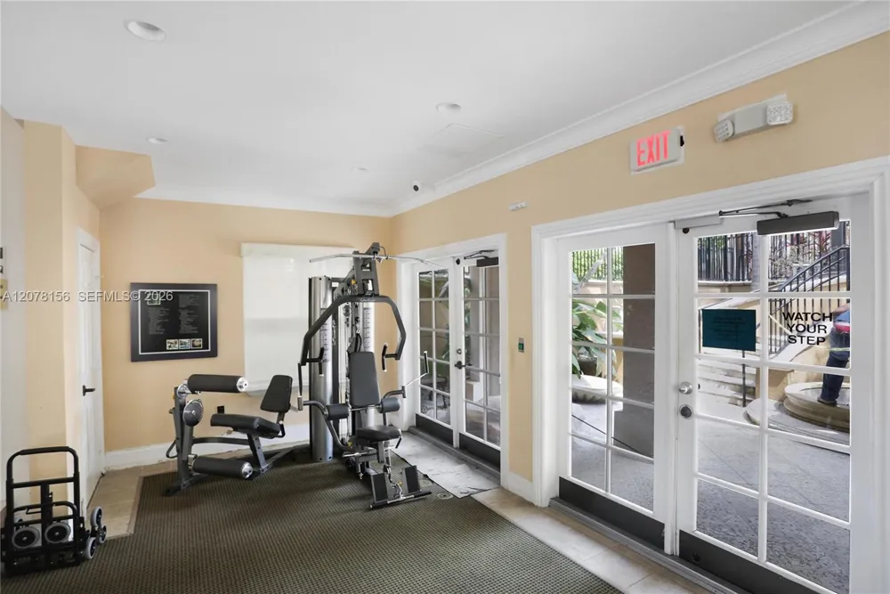 2941 NE 185th St #1305 Miami, FL 33180