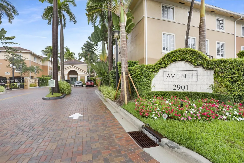 2941 NE 185th St #1305 Miami, FL 33180