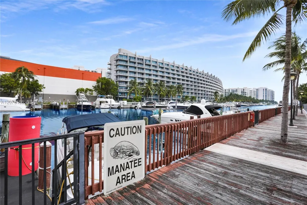 2941 NE 185th St #1305 Miami, FL 33180