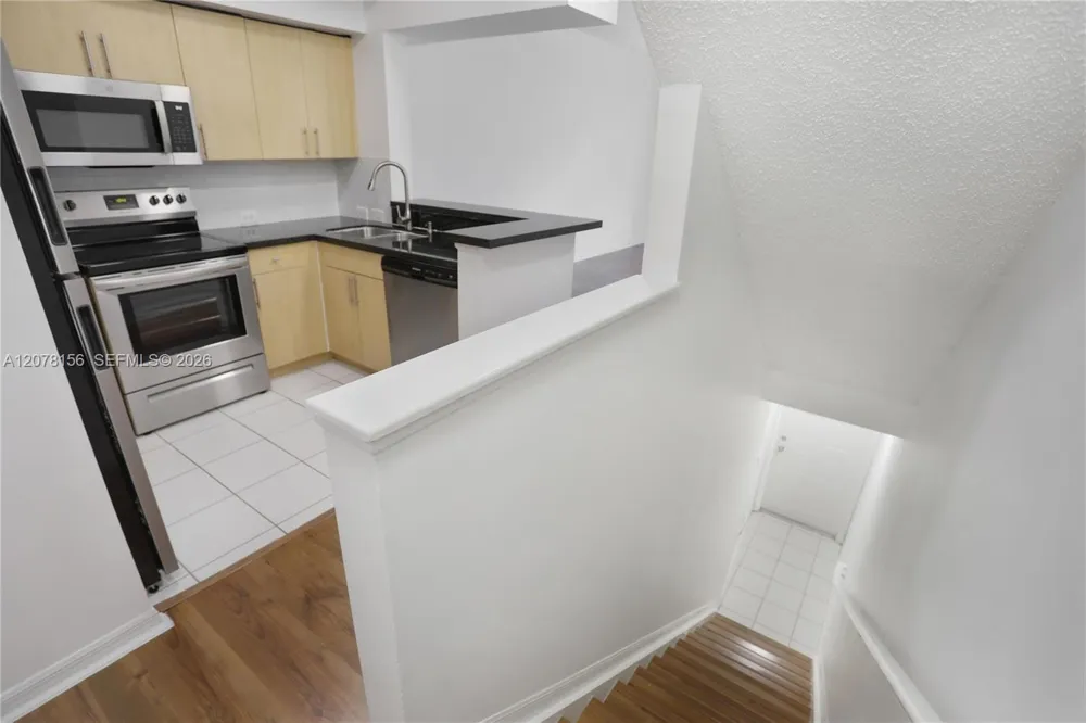 2941 NE 185th St #1305 Miami, FL 33180