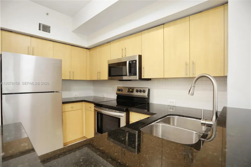 2941 NE 185th St #1305 Miami, FL 33180
