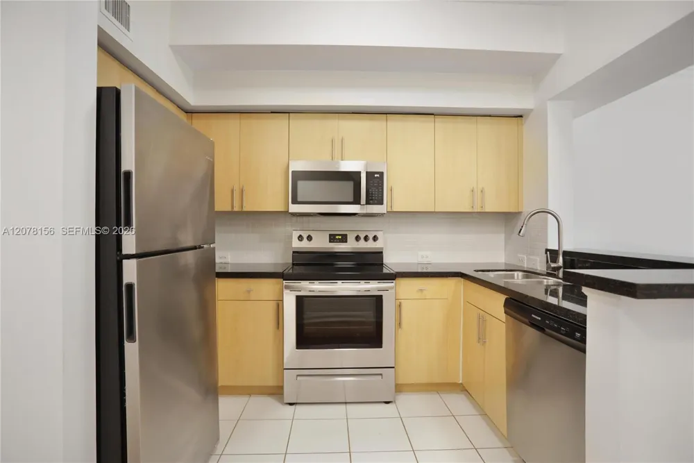 2941 NE 185th St #1305 Miami, FL 33180