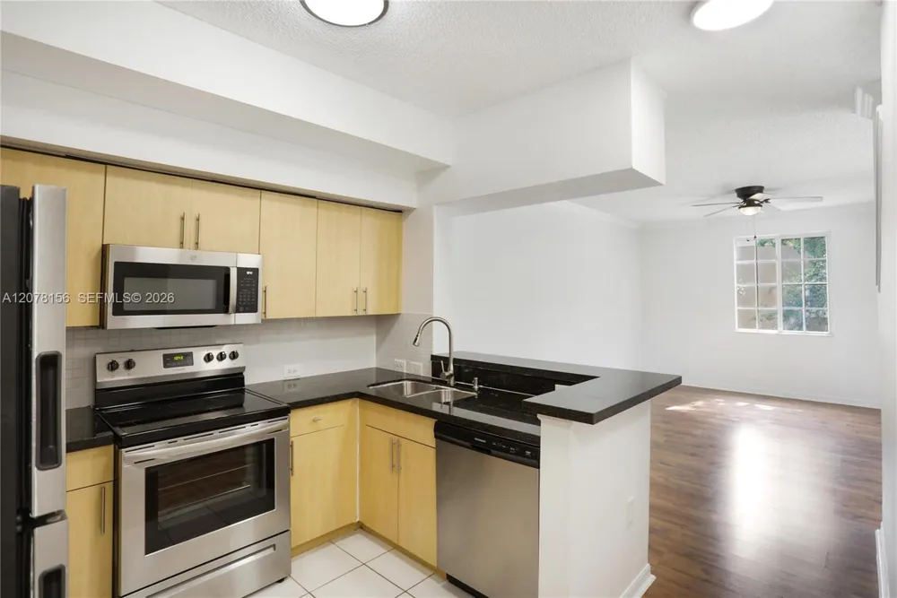 2941 NE 185th St #1305 Miami, FL 33180