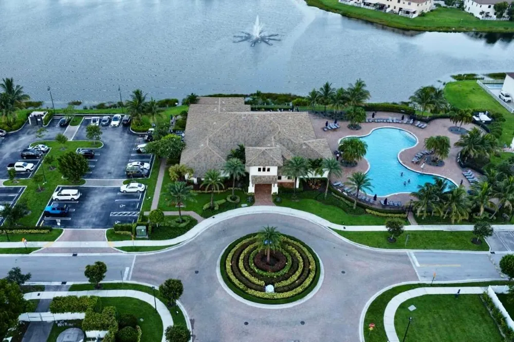 9207 W 33RD LANE Hialeah, FL 33018