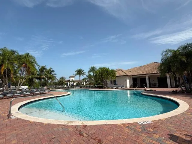 9207 W 33RD LANE Hialeah, FL 33018
