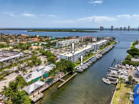 108 Paradise Harbour Boulevard #514 + Boat Slip 2