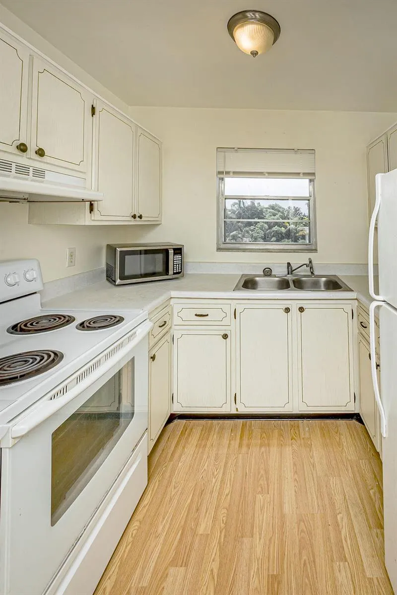 420 W PALM STREET #23 Lantana, FL 33462
