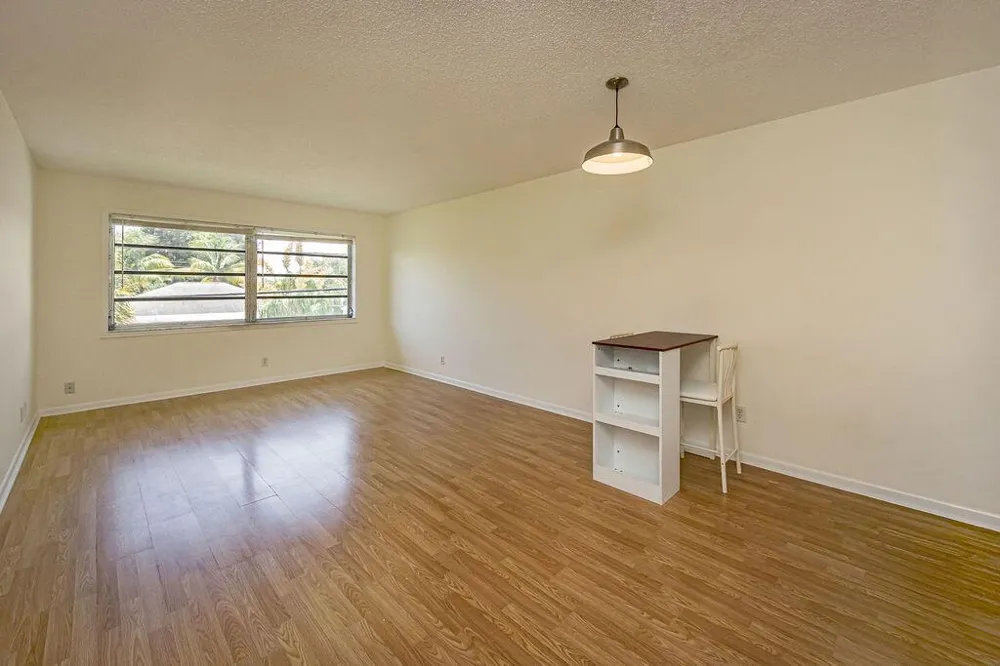 420 W PALM STREET #23 Lantana, FL 33462