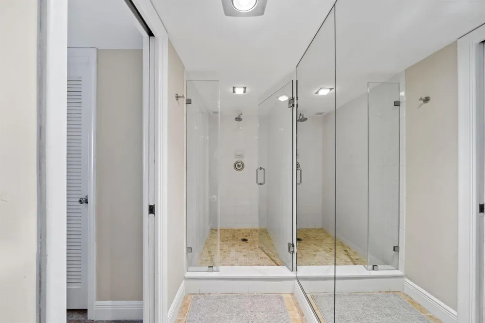 511 BAYSHORE DRIVE #810 Fort Lauderdale, FL 33304