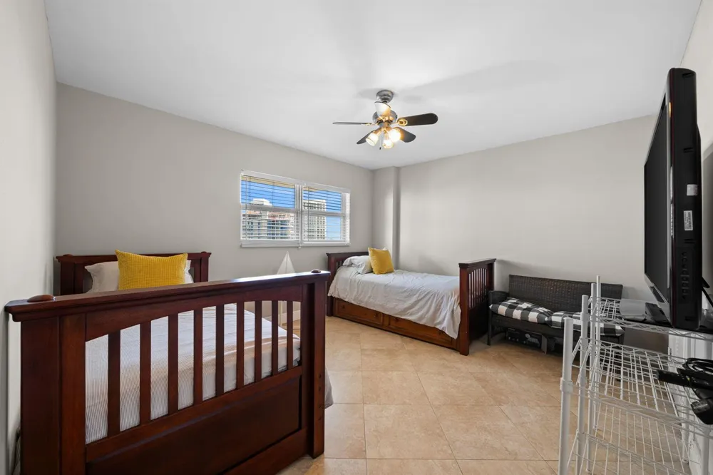 511 BAYSHORE DRIVE #810 Fort Lauderdale, FL 33304