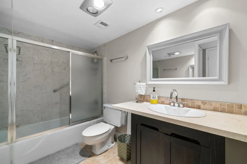 511 BAYSHORE DRIVE #810 Fort Lauderdale, FL 33304