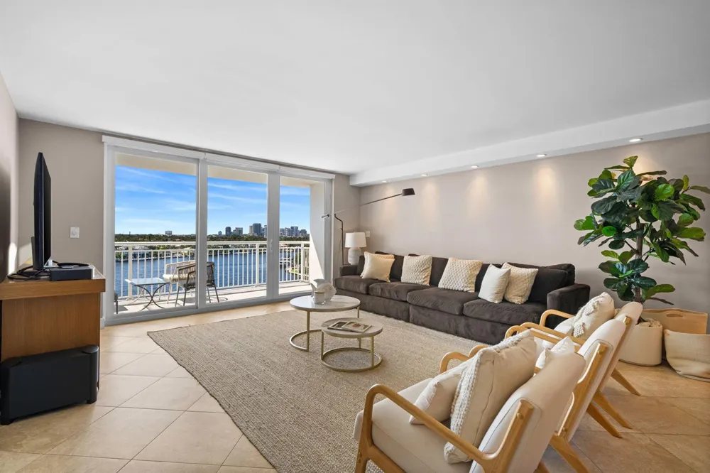 511 BAYSHORE DRIVE #810 Fort Lauderdale, FL 33304