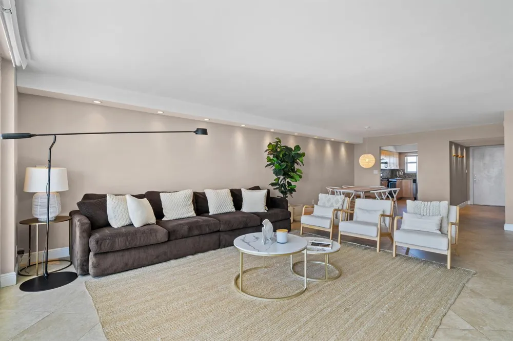 511 BAYSHORE DRIVE #810 Fort Lauderdale, FL 33304