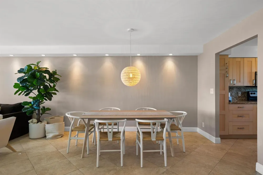 511 BAYSHORE DRIVE #810 Fort Lauderdale, FL 33304