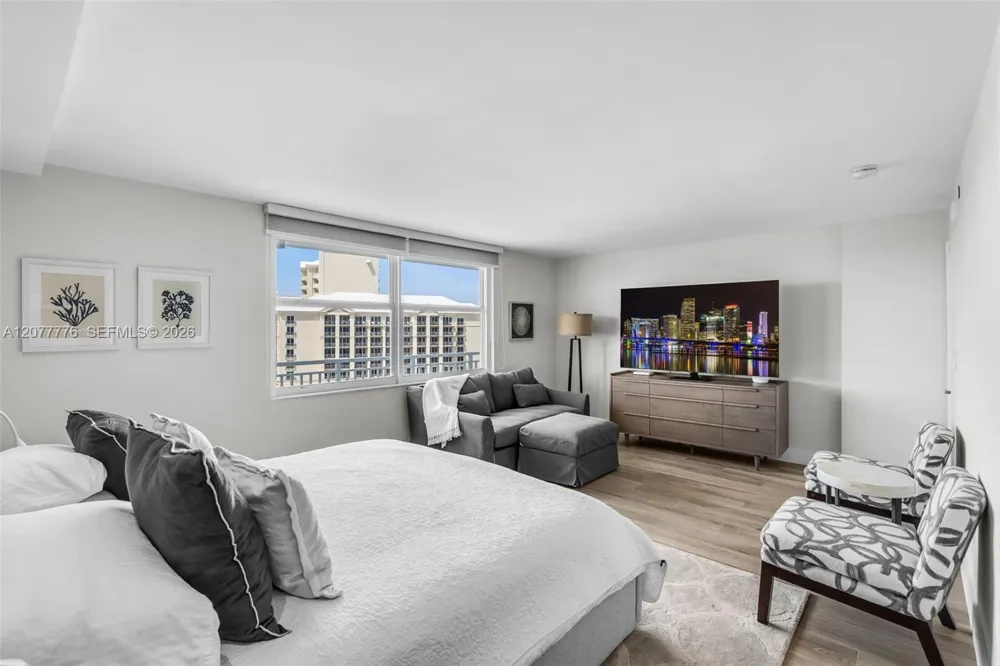 607 Ocean Dr #10K Key Biscayne, FL 33149
