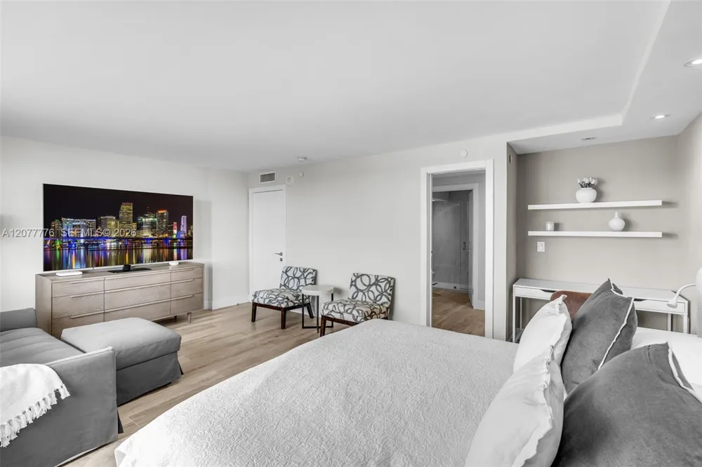 607 Ocean Dr #10K Key Biscayne, FL 33149