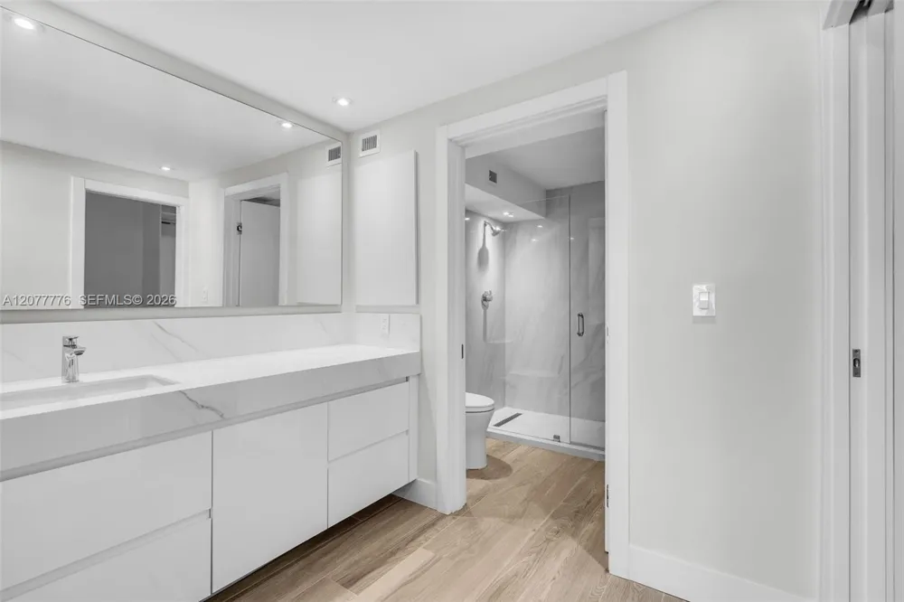 607 Ocean Dr #10K Key Biscayne, FL 33149