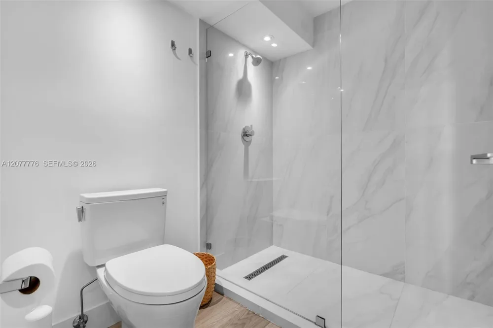 607 Ocean Dr #10K Key Biscayne, FL 33149