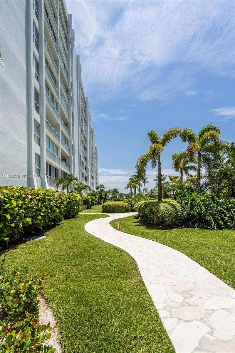 607 Ocean Dr #10K Key Biscayne, FL 33149